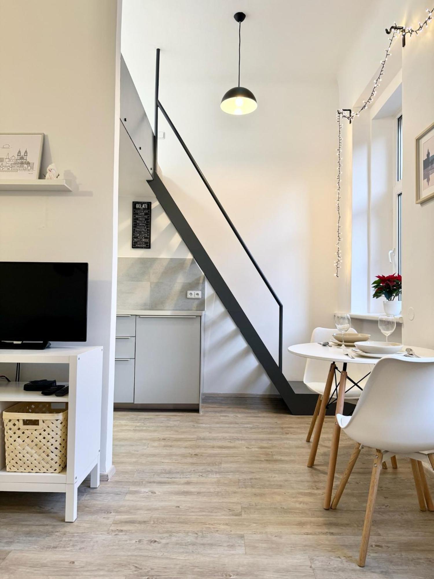 Apartment By Charles Bridge Prague